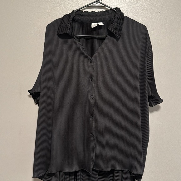 Joie Black set with button up top and pants and Relaxed Fit - Picture 2 of 6